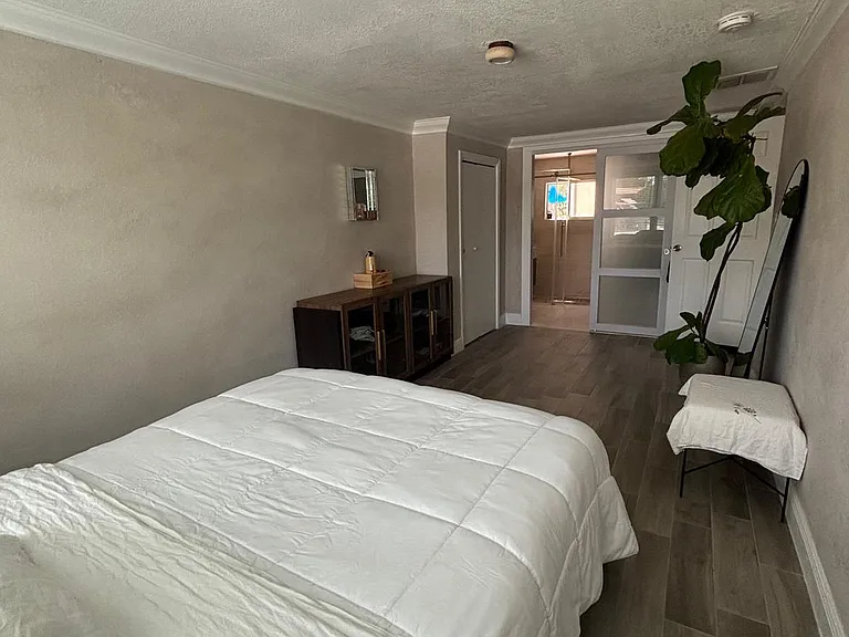 2480 NE 13th Ter #0 — Photo 30