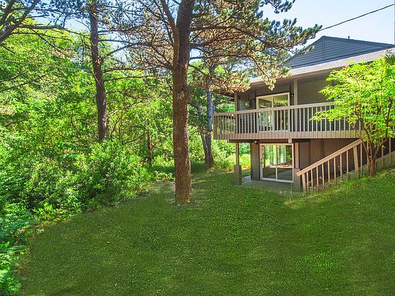 3rd image of 5930 Palisades Dr