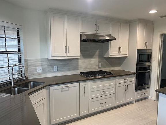 Lots of cabinet space, gas stove and quartz counters