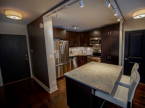 3rd image of 2930 N Sheridan Rd APT 1302