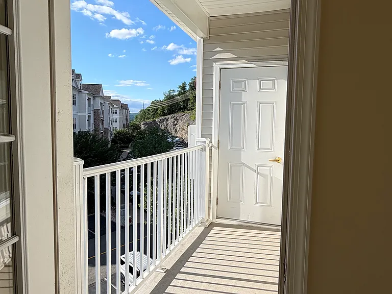 DECK OFF LIVING ROOM