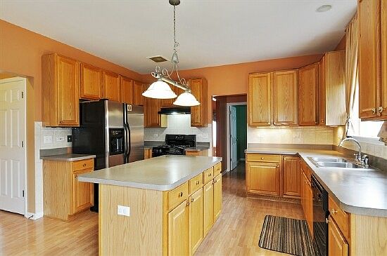 4th image of 925 Jeri Ln