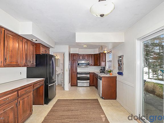 4th image of 1712 Country Club Dr NE