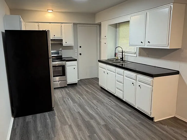 136 - 138 S. Berkley Street — Photo 9