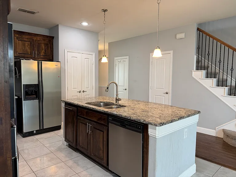 2417 Kingsgate Dr — Photo 7