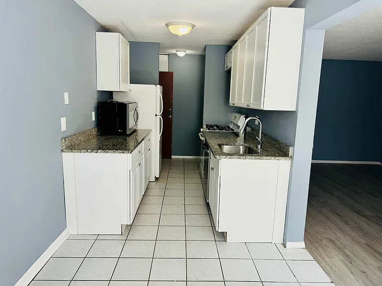 24 Shrewsbury Green Dr #B — Photo 4