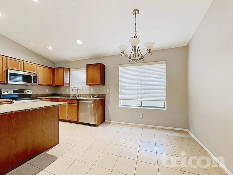 39964 W Sanders Way — Photo 3