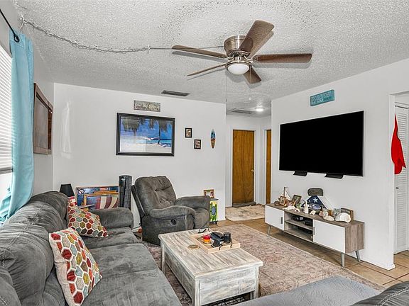 3rd image of 906/908 LAKE PALMS DRIVE