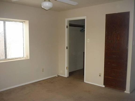 5th image of 2415 Dora Ave NW