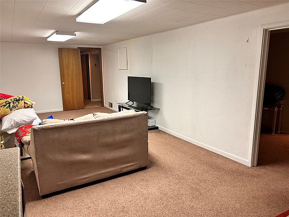 3rd image of 2119 Richard Dr NE