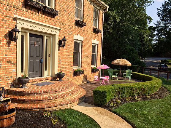 3rd image of 805 Aylesbury Dr