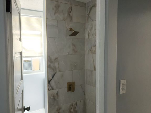 5th image of 2048 Elm Ave #1