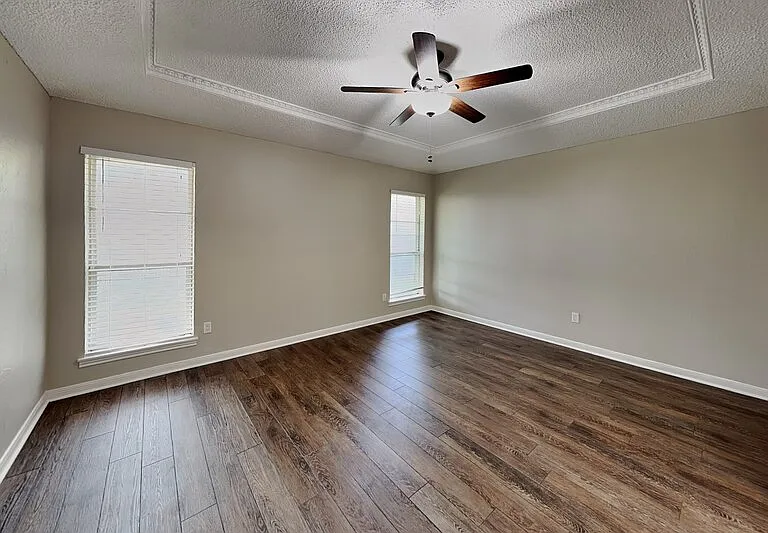 7709 Silveridge Dr — Photo 13
