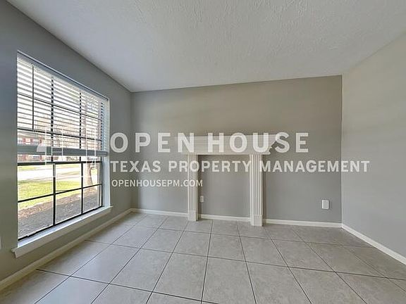 5th image of 4018 Oak Gardens Dr