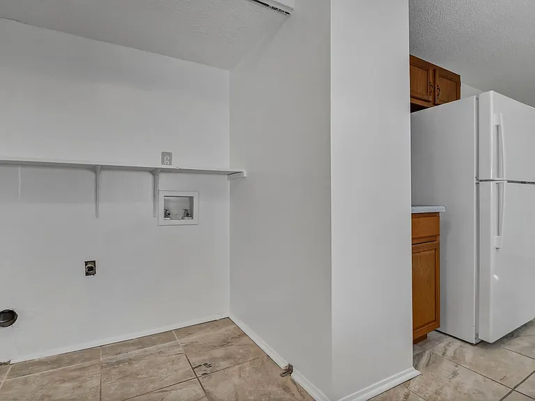 220 N Donar Dr — Photo 20