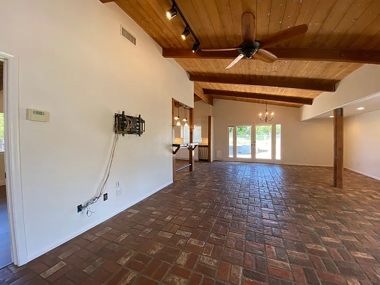 3010 N Broadway — Photo 13