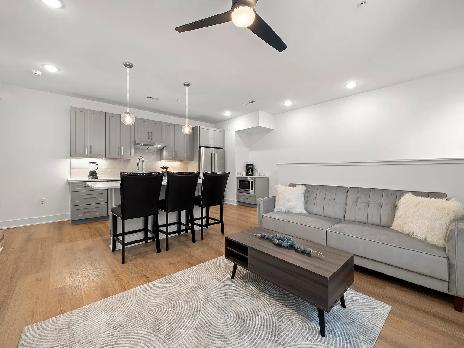 2 bed, 1395 sqft, $2,850 — Photo 2