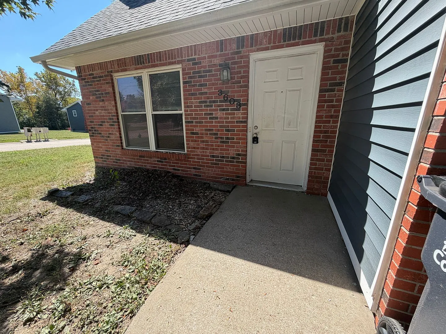 Large 3 bedroom Duplex — Photo 3