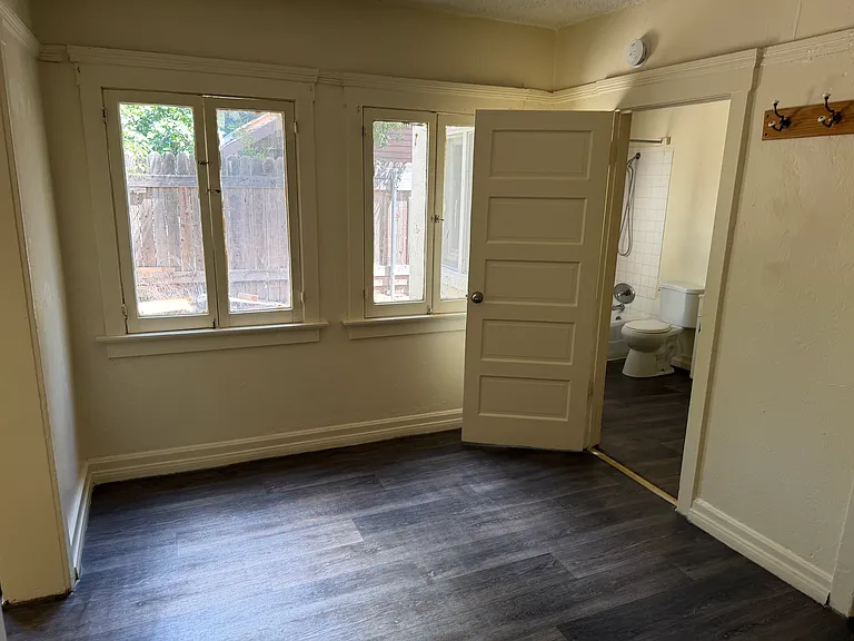 567 N Oakland Ave #5 — Photo 6