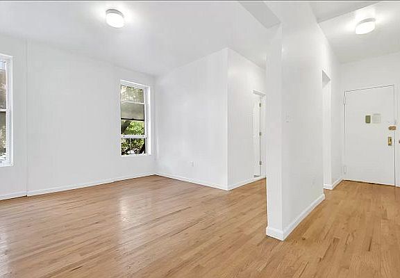 2nd image of 200 W 82nd St APT 3W