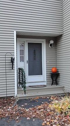 3rd image of 83 Winterwood Dr