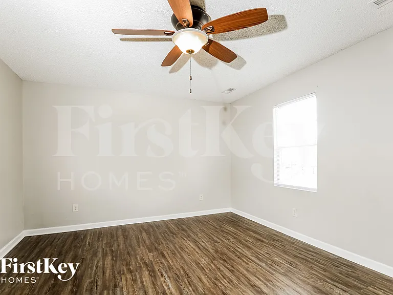 110 Stillwell St — Photo 14