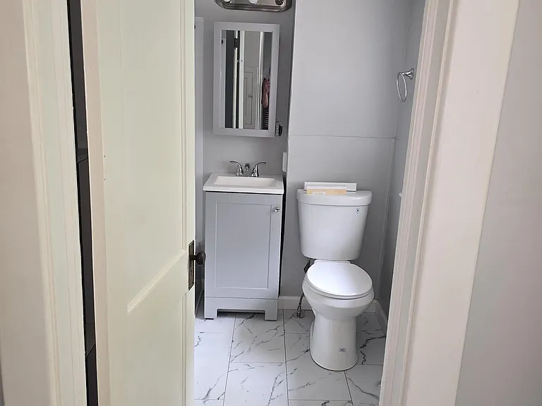 Full Bathroom upstairs