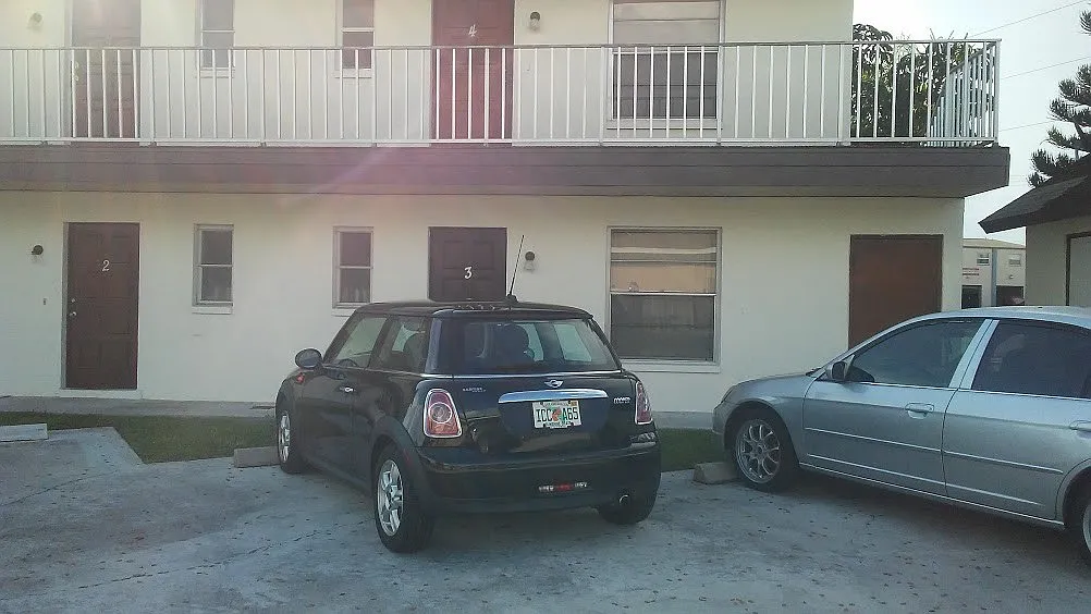 All tile 1/1 close to Cape Coral Pkwy — Photo 1
