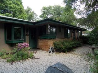 655 Poplar Creek Dr, Brookfield, WI 53045