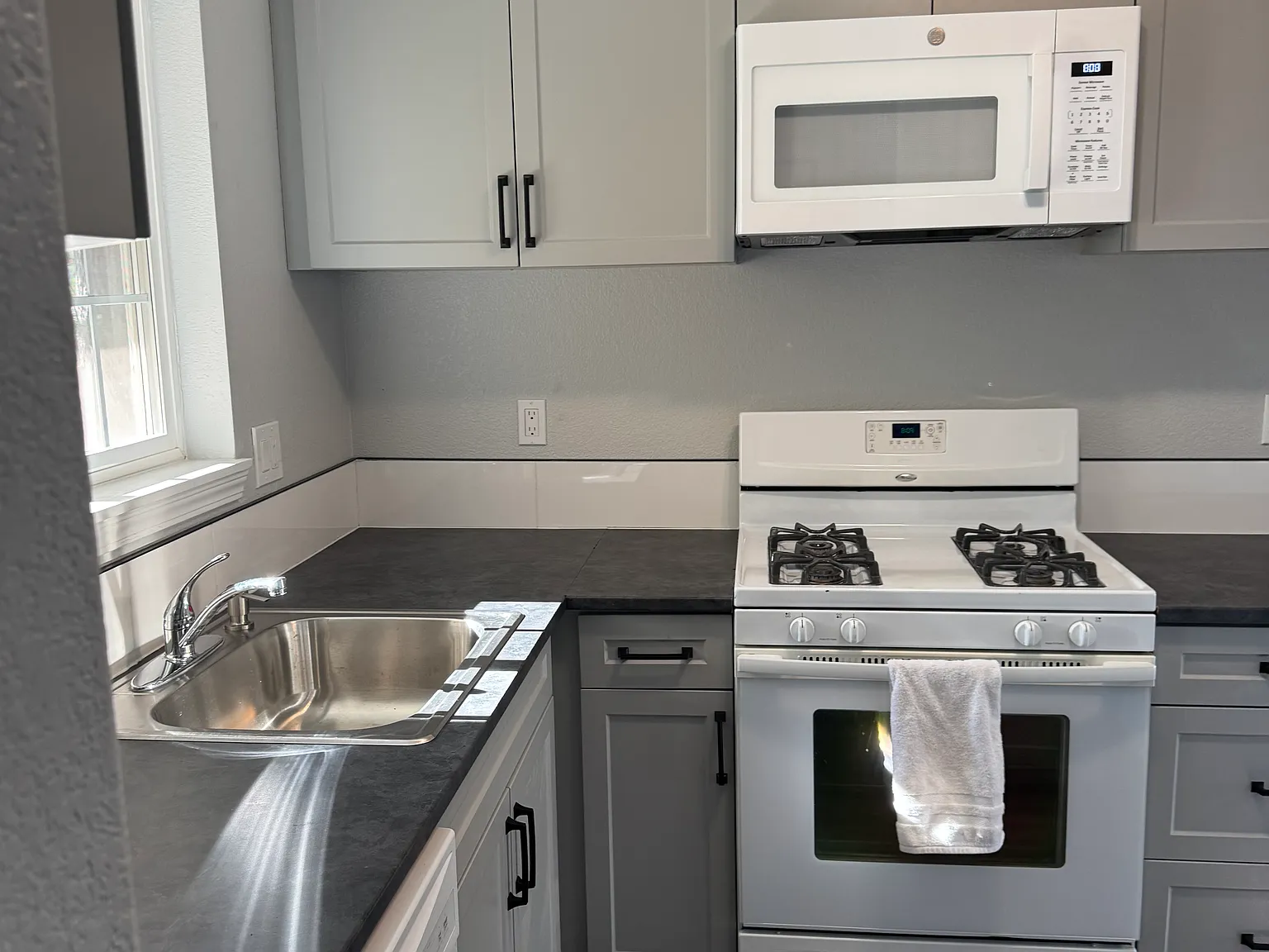2 bed, 2.5 bath, 2636 sqft, $3,000 — Photo 3