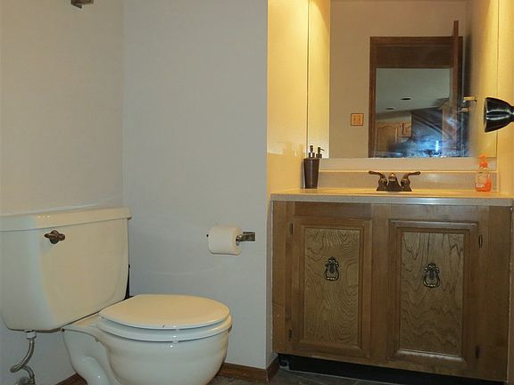 4th image of 18 Village Pl