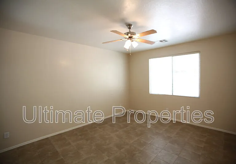 2230 W Oyer Ln — Photo 17