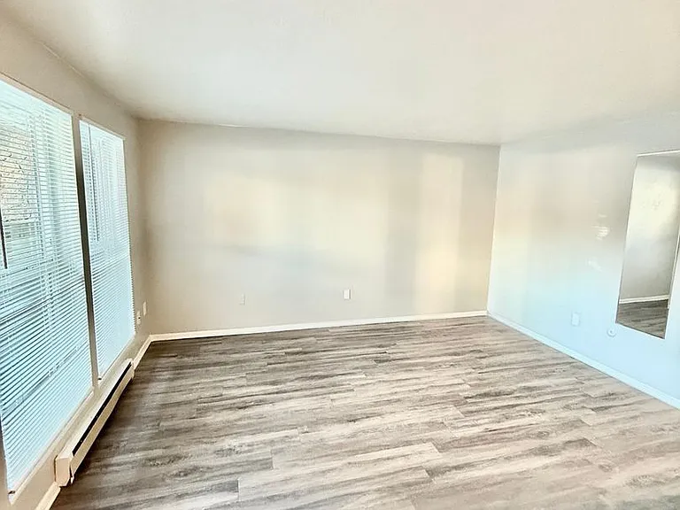 Boulder Manor — Photo 4