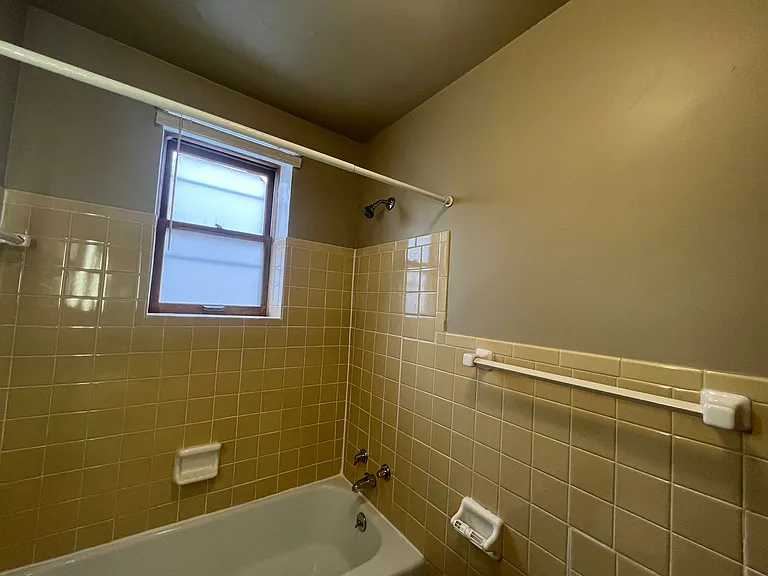 996 Van Buren — Photo 16