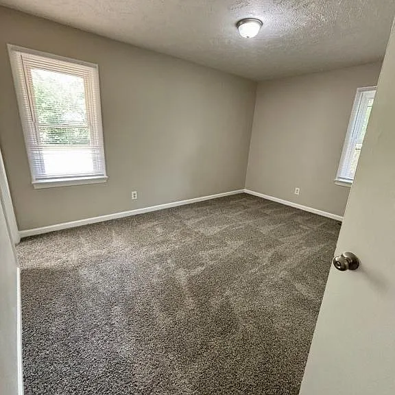 330 Richmond Dr — Photo 15
