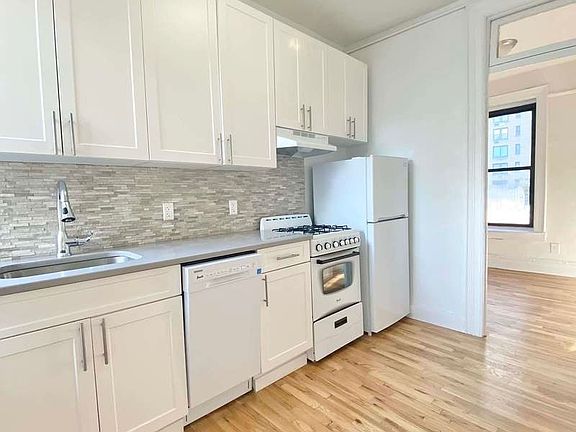 2nd image of 326 E 78th St #33A