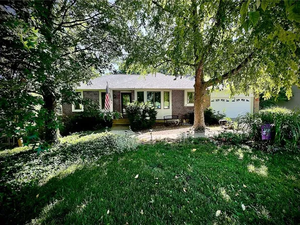 6003 Greenwood St, Shawnee, KS 66216