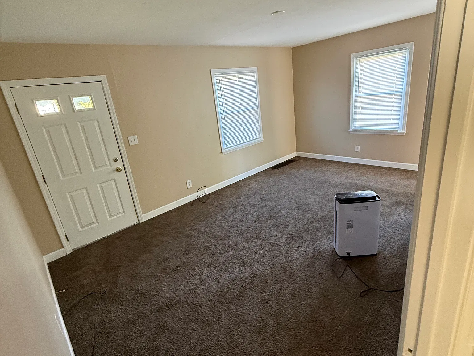 3 bed, 1190 sqft, $1,200 — Photo 2