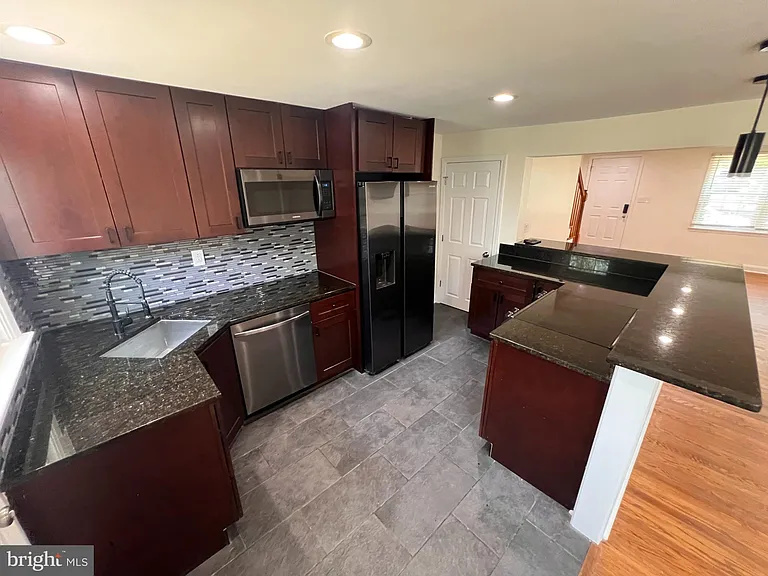 1583 Doxbury Rd — Photo 7