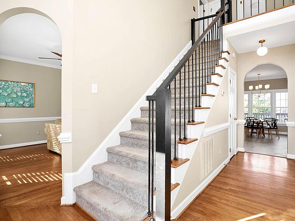 5th image of 704 Birkdale Dr