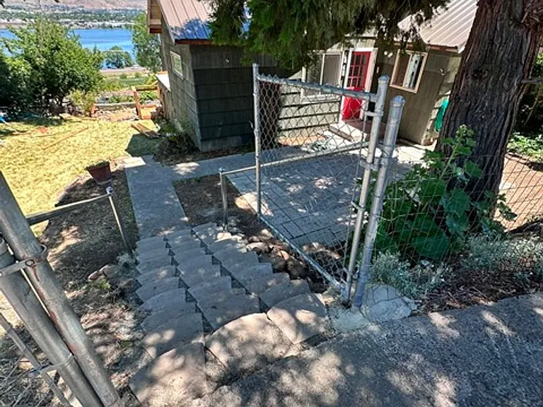 329 S Rogers St — Photo 23