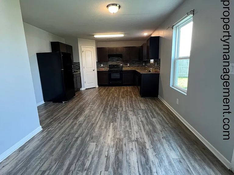 360 Hillside Dr — Photo 15