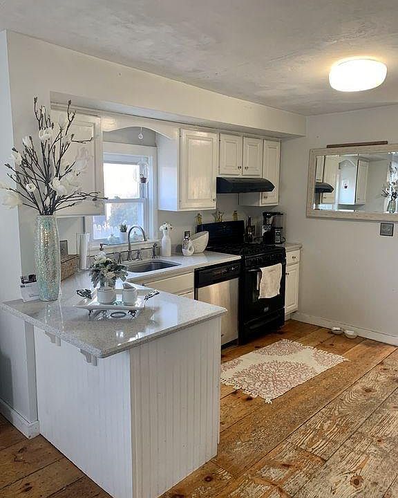 2nd image of 121 Oceanside Dr #121