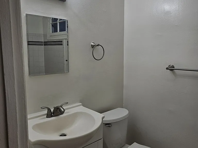 1722 H St NE #B — Photo 11
