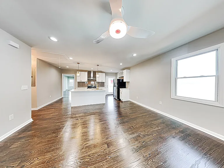 492 Elbridge Dr NW — Photo 4