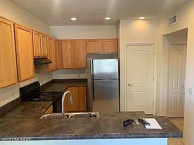 872 W Calle Carasol — Photo 2
