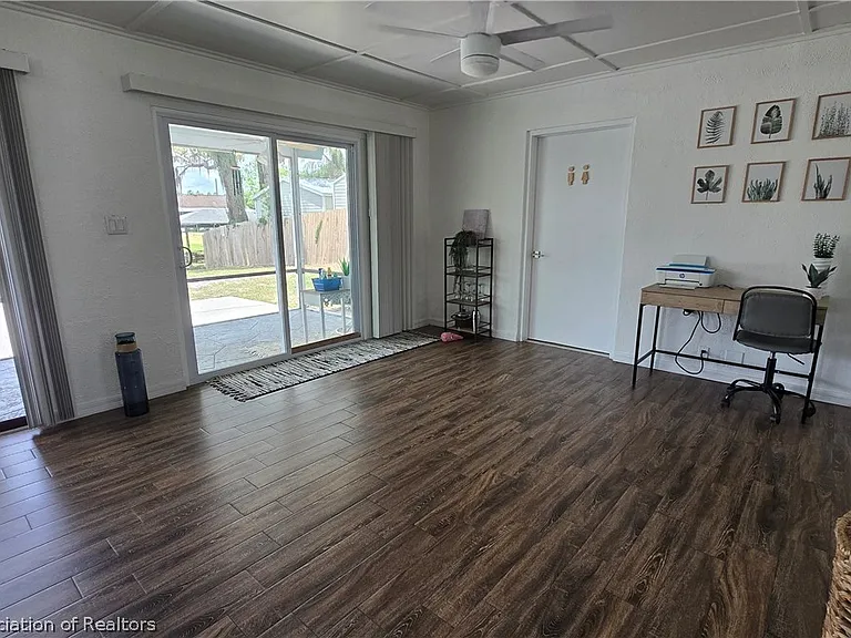 639 Killarney Dr — Photo 16