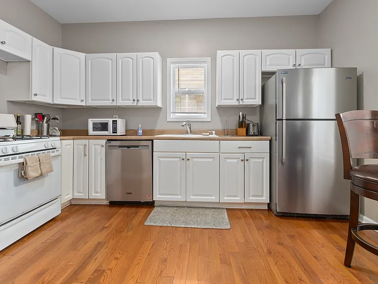 170 Jefferson St — Photo 1