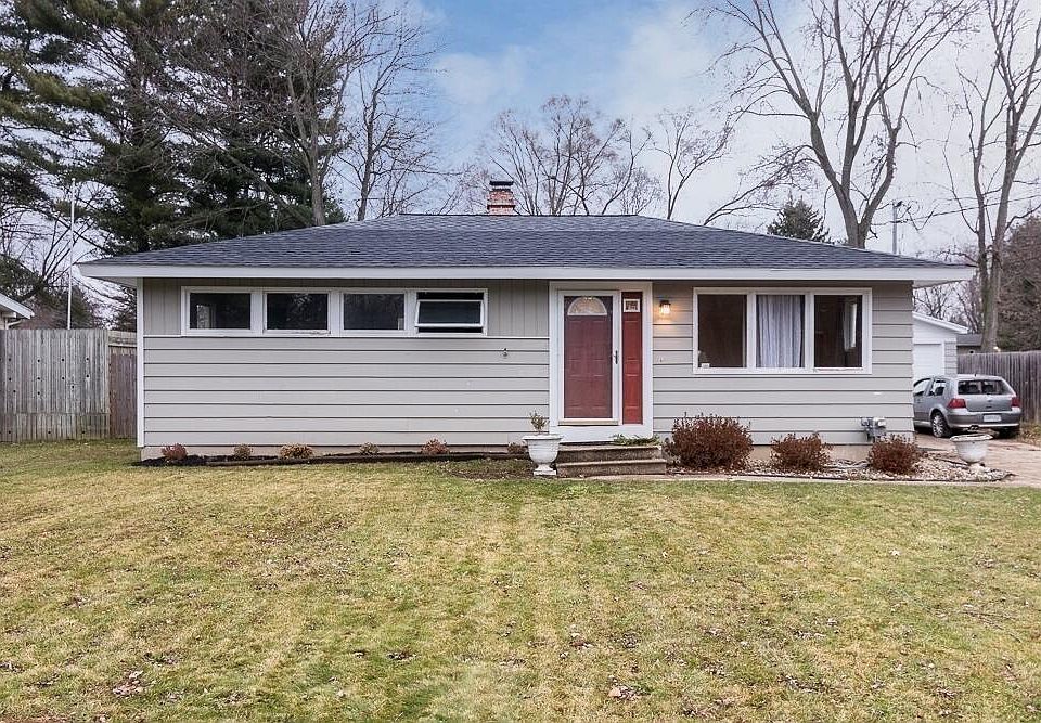 1st image of 2921 Briarwood Dr
