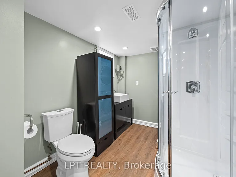 126 Blackburn Ave — Photo 32